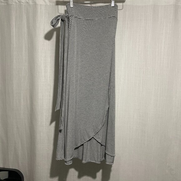 Gap grey + white striped true-wrap skirt, Small - Picture 1 of 8